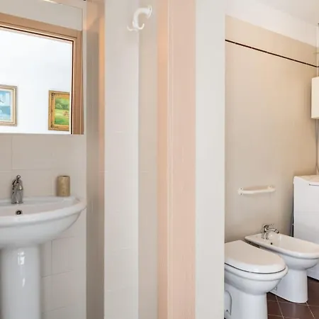 Apartment { White Garden } -comfort, Parking & Wi-fi-